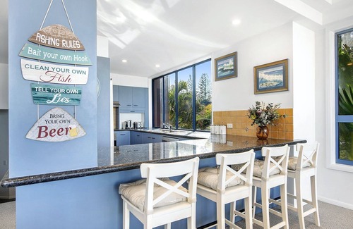 Mermaid Beach House | Beachfront Escape (Ocean Views)