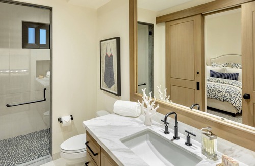 Buzzards Condo | Beachfront Flats 2bd Residence