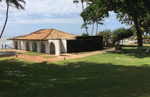 Praia do Forte Condo | Beachfront flat with 3 bedrooms and in the main village of Praia do Forte