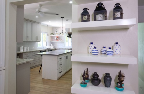 Runaway Bay Villa | BEACHFRONT - Fully staffed Private Villa