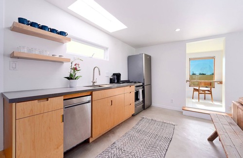 Eastern Malibu House | Beachfront Guesthouse βοΈon Sandy Topanga Beach ππ½ββοΈ