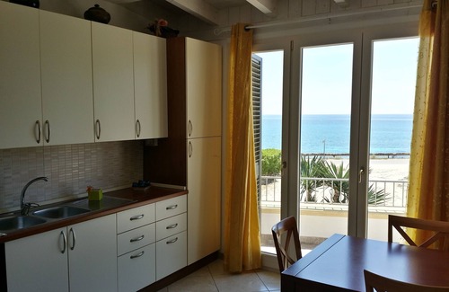 Torre San Giovanni House | Beachfront holiday home 30 meters from the water