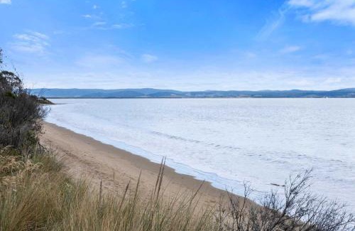 Lauderdale House | Beachfront Holiday Home Close to Airport