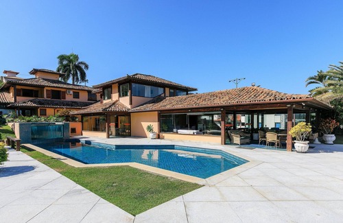 Village da Ferradura Villa | Beachfront House in Ferradura, Buzios - Buz025