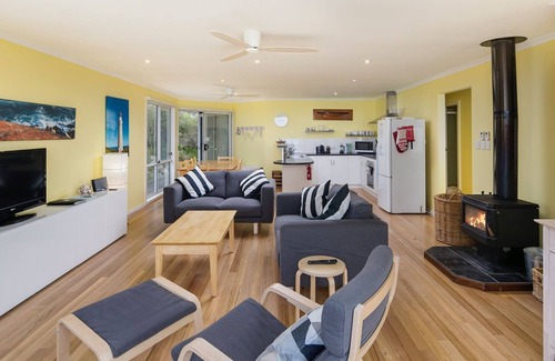 Island Beach House | beachfront house with panoramic sea views and direct access to the beach