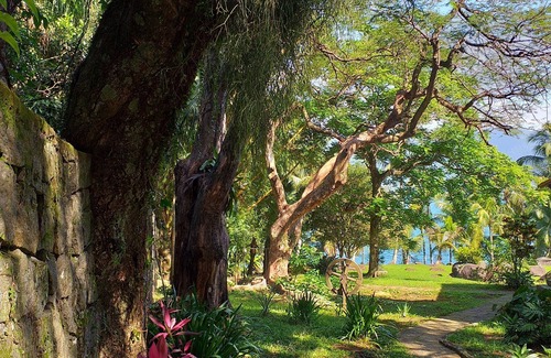 Veloso House | Beachfront House with Private Pier - Veloso and Curral