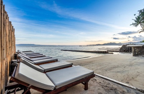 Candi Dasa Apartment | Beachfront Group Property – 9 Separate Rooms, 3 Levels | The Village of Angels