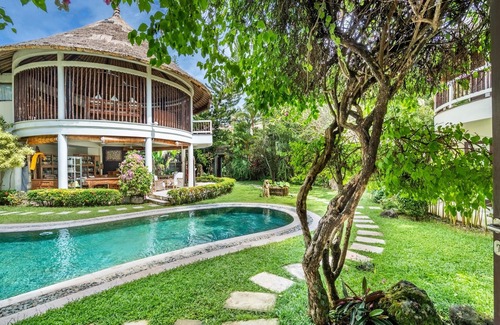 Candi Dasa Apartment | Beachfront Group Property – 9 Separate Rooms, 3 Levels | The Village of Angels