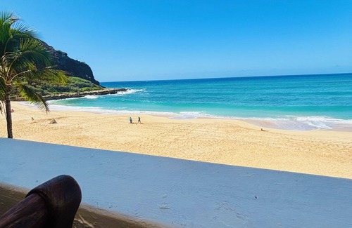 Makaha Condo | 🌊 Beachfront Makaha Condo, Breathtaking Ocean Views, SUMMER SPECIALS! ☀️