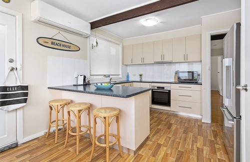 Kiama Downs House | BEACHFRONT OASIS Jones Beach Kiama. Best views, direct beach access, cozy. Relax
