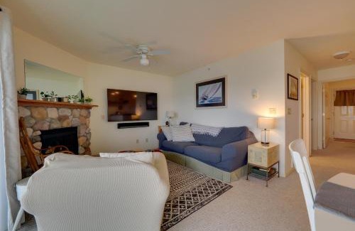 Onekama Apartment | Beachfront Onekama Vacation Rental with Balcony!