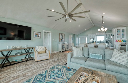 Gulf Shores House | Beachfront Paradise! Beautiful open floorplan Gulf Shores Beach House
