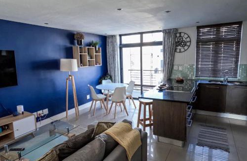 Big Bay Apartment | Beachfront Penthouse with balcony and parking