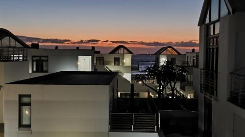 Big Bay Apartment | Beachfront Penthouse with balcony and parking