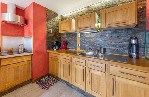 Le Trayas Apartment | Beachfront residence with heated infinity pool