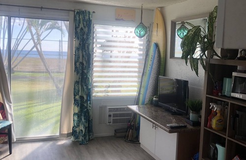 Makaha Condo | Beachfront simplicity away from touristy crowds