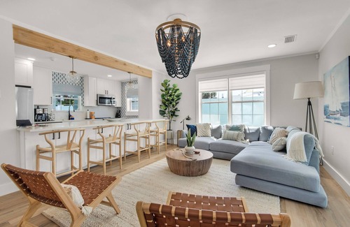 Bahama Beach House | BEACHFRONT: Spacious Family Home Stunning Views Steps to Sand and Surf Hot tub