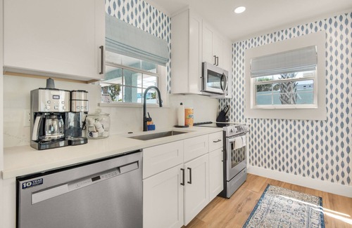 Bahama Beach House | BEACHFRONT: Spacious Family Home Stunning Views Steps to Sand and Surf Hot tub