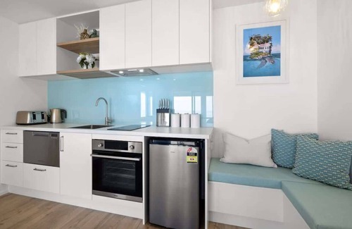 Bell Block Apartment | Beachfront Studio with Sea View