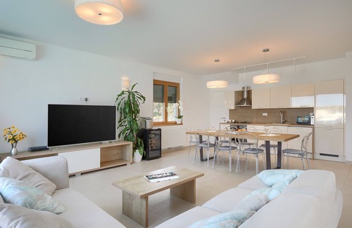 Pjescana Uvala Villa | Beachfront Villa Naviblue with Pool