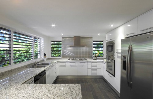 Folkestone Villa | Beachfront Villa with Plunge Pool - Church Point 2