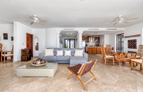 Maho Villa | Beachfront villa with concierge service, housekeeping, airport pickup, pool