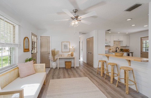 Vilano Beach Cottage | Beachie Cottage with luxury Spa, steps to the beach.