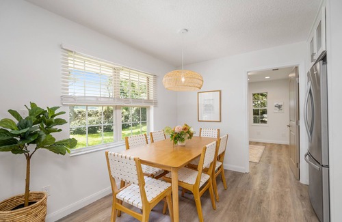 Vilano Beach Cottage | Beachie Cottage with luxury Spa, steps to the beach.