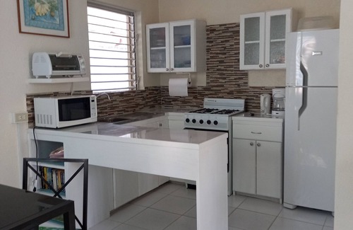 Derricks Apartment | Beachside Apartment #2 - steps from the beach!