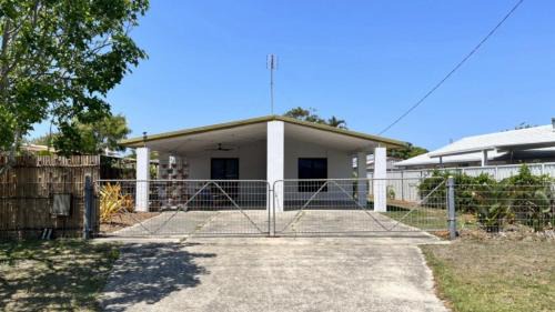 Currimundi House | Beachside Bliss In The Crown