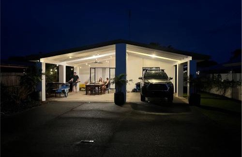 Currimundi House | Beachside Bliss In The Crown