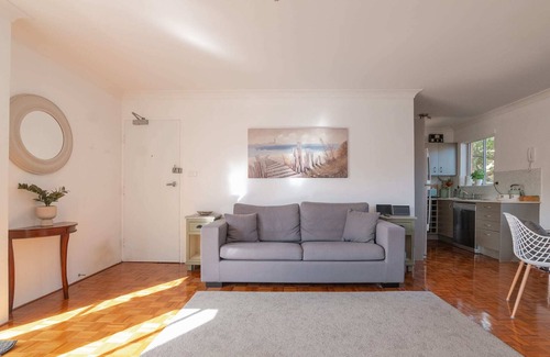 Clovelly Apartment | Beachside Clovelly Living w Parking 50m to Beach