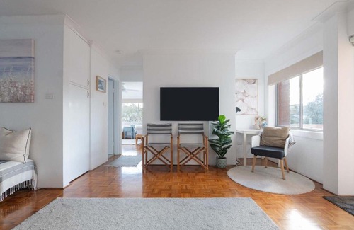 Clovelly Apartment | Beachside Clovelly Living w Parking 50m to Beach