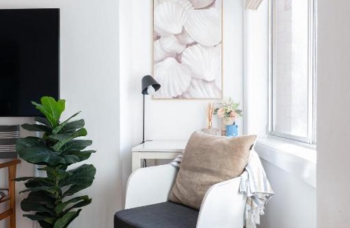 Clovelly Apartment | Beachside Clovelly Living w Parking 50m to Beach