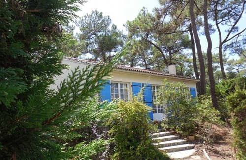 La Tranche-sur-Mer Cottage | Beachside Contemporary House with Garden and WiFi
