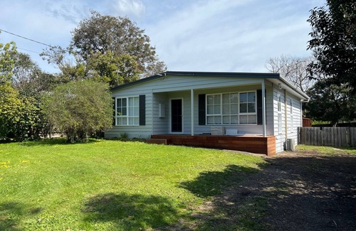 Rye House | Beachside cottage, walk to the beach!