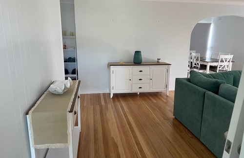 Rye House | Beachside cottage, walk to the beach!