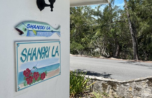 Tar Bay Apartment | Beachside efficiency- steps to the sand!