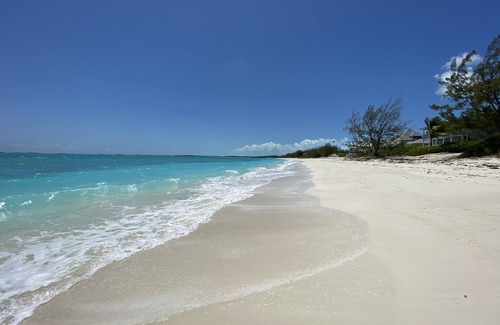 Tar Bay Apartment | Beachside efficiency- steps to the sand!