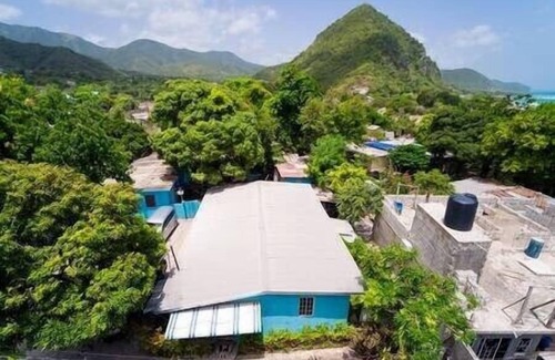 Bull Bay House | Beachside Jamaican Haven