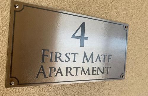 Ripon Apartment | Beachside & Jetty View Apartment 4 - First Mate Apt limited sea view