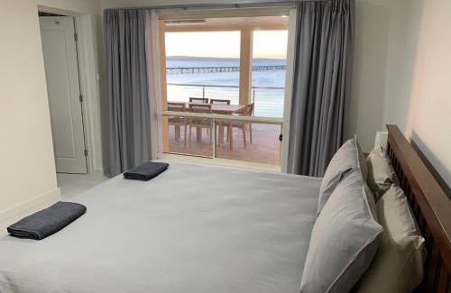 Ripon Apartment | Beachside & Jetty View Apartment 1 - Admirals Apartment