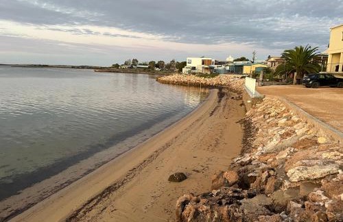 Ripon Apartment | Beachside & Jetty View Apartment 1 - Admirals Apartment