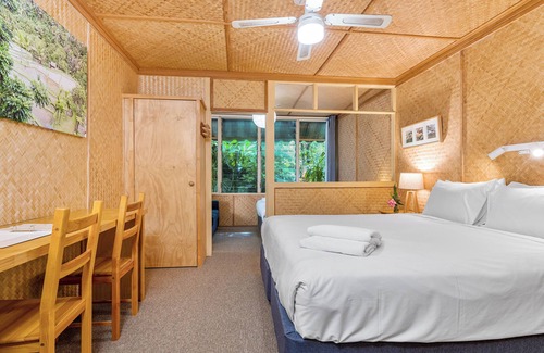 Suffolk Park Hotel | Beachside King & Queen Room