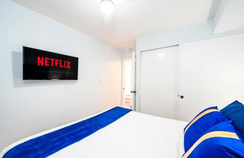 Gas Lamp Section House | Beachside Luxury 4BR Arcade Fun Ocean Views