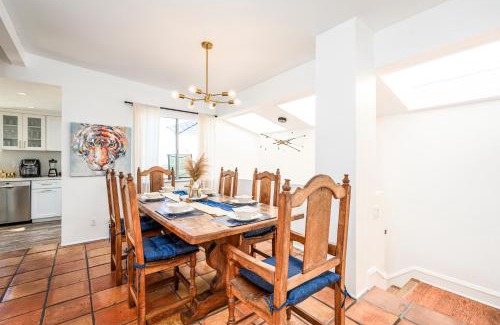 Gas Lamp Section House | Beachside Luxury 4BR Arcade Fun Ocean Views