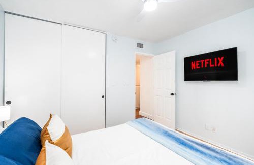 Gas Lamp Section House | Beachside Luxury 4BR Arcade Fun Ocean Views