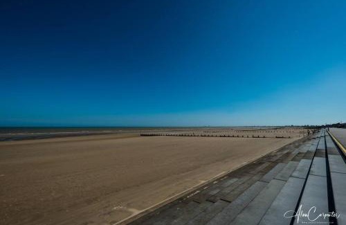 Burmarsh House | Beachside period family home. 5 BR spacious, comfortable.