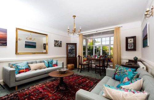 Burmarsh House | Beachside period family home. 5 BR spacious, comfortable.