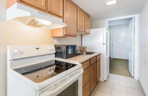 Fort Bay Hotel | Beachside Resort Panama City Beach